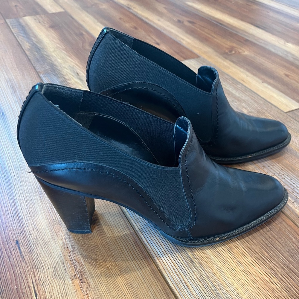 Stuart Weitzman vintage black leather heels pumps. Womens size 8M. Made in Spain